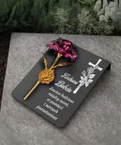 Premium Statuetka Nagrobna 26 cm – Wieczna Róża Różowa