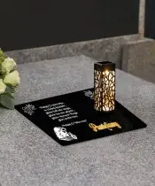 Podstawka Z Napisem Pamiętamy Pod Znicz Z Lampką Solarną