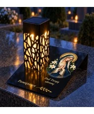 Gięty Maryja w granatowym welonie — na nagrobku wieczorem