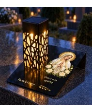 Gięty Matka Boża Fatimska — na nagrobku wieczorem