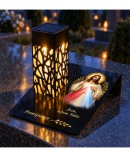 Gięty Jezus Miłosierny — na nagrobku wieczorem