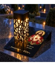 Gięty Najświętsze Serce Jezusa — na nagrobku wieczorem