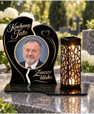 Dwie połówki ze zdjęciem — na nagrobku w dzień