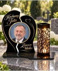Dwie połówki ze zdjęciem — na nagrobku w dzień