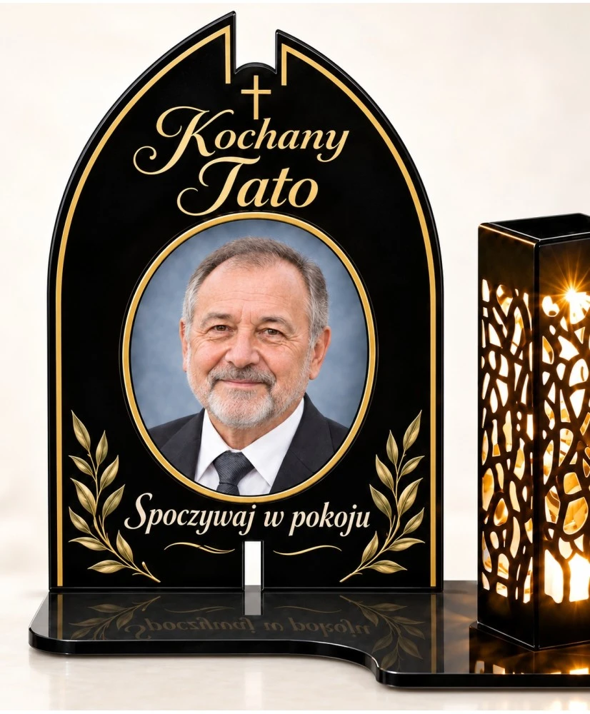 Cicha modlitwa ze zdjęciem — zbliżenie tabliczki