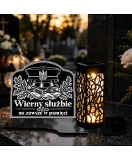 Duży znicz solarny LED XL z grawerem — Czapka wojskowa — Wierny służbie — na nagrobku wieczorem