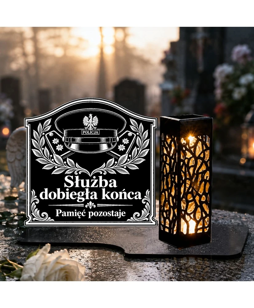Duży znicz solarny LED XL z grawerem — Czapka policyjna — Pamięć pozostaje — na nagrobku w dzień