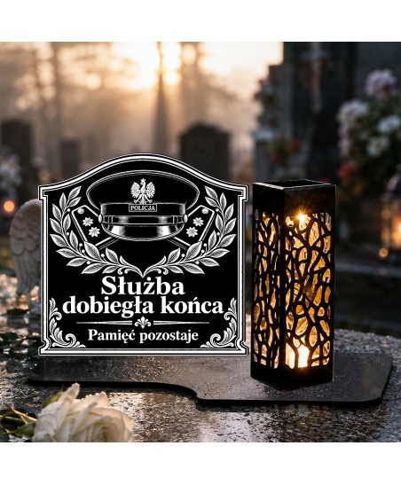 Duży znicz solarny LED XL z grawerem — Czapka policyjna — Pamięć pozostaje — na nagrobku w dzień