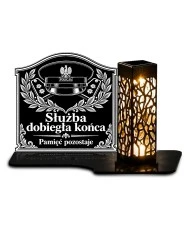 Duży znicz solarny LED XL z grawerem — Czapka policyjna — Pamięć pozostaje — białe tło