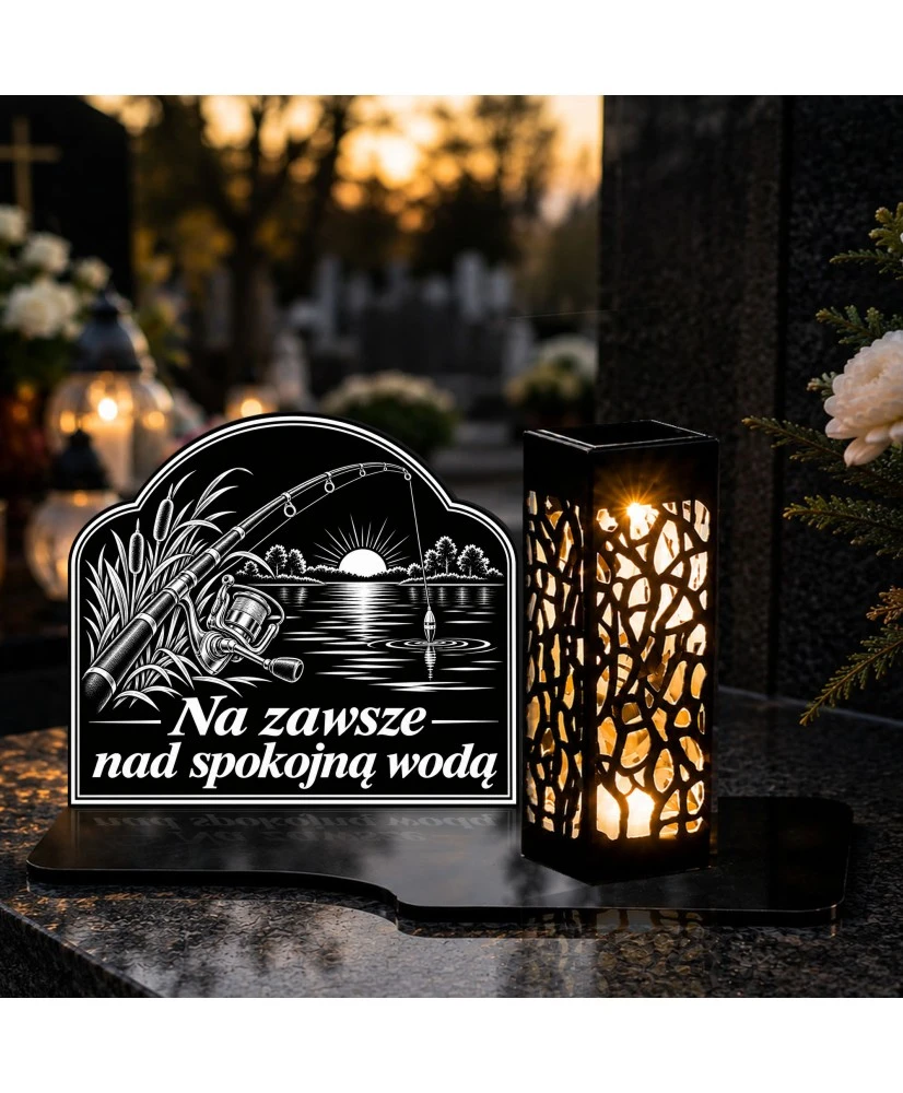 Duży znicz solarny LED XL z grawerem — Wędkarz — Spokojna woda — na nagrobku wieczorem