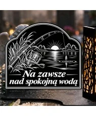 Duży znicz solarny LED XL z grawerem — Wędkarz — Spokojna woda — zbliżenie