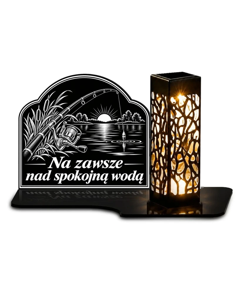 Duży znicz solarny LED XL z grawerem — Wędkarz — Spokojna woda — białe tło