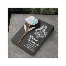 Personalizowane statuetki i tabliczki nagrobne – piękny sposób na pamięć o bliskich ✝️🌹